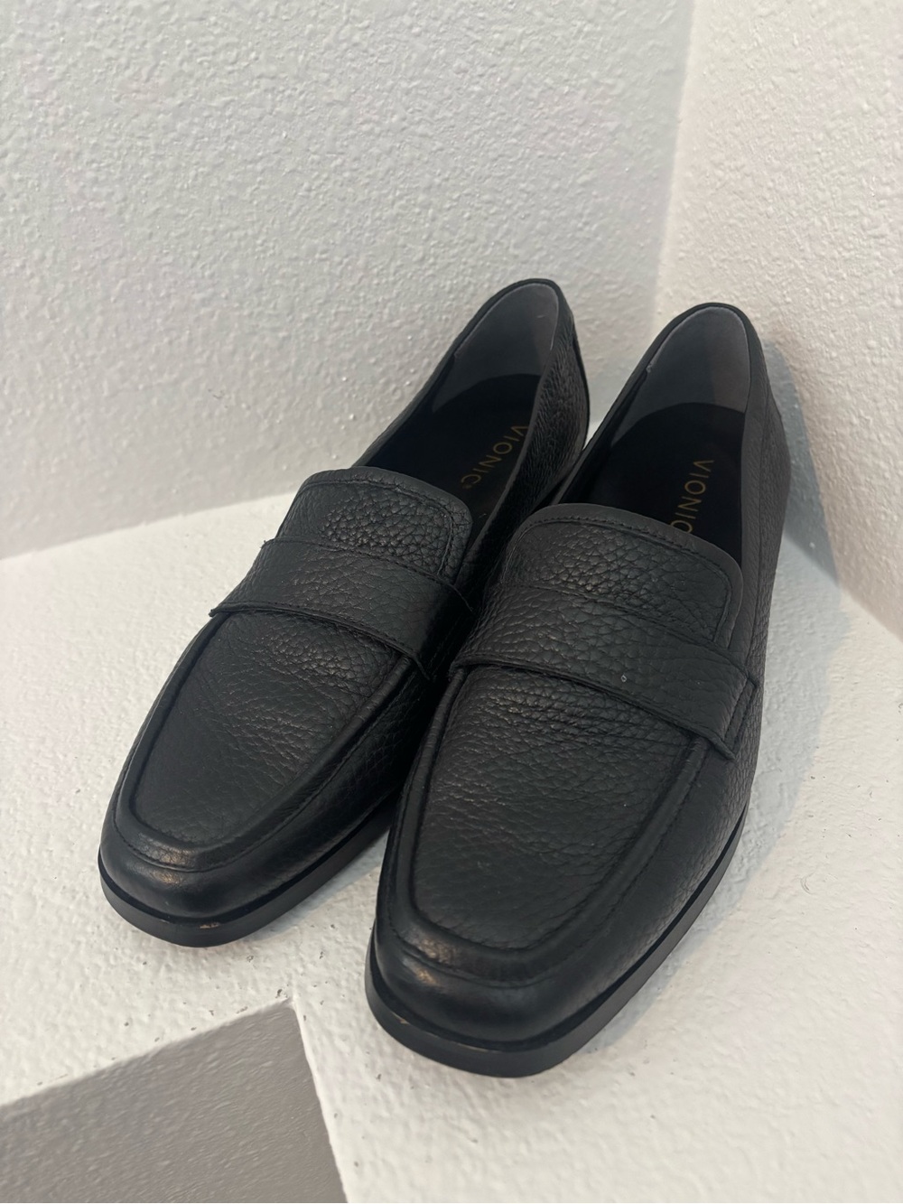VIONIC Pebble Black Slip on Sellah Loafer Size 8